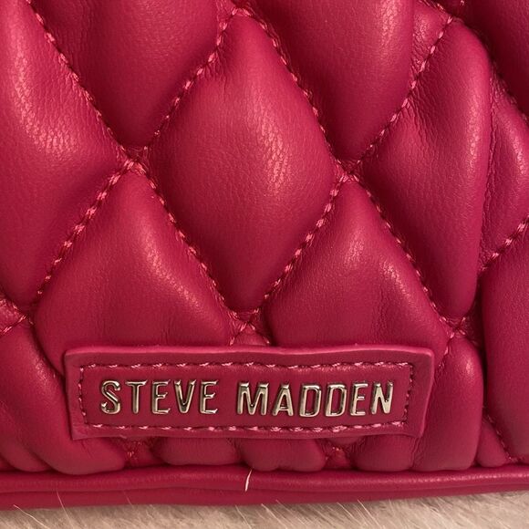 NWT Steve Madden (Bvital) Quilted Crossbody Bag w/ AirPod Coin Pouch - Fuchsia - Picture 13 of 17